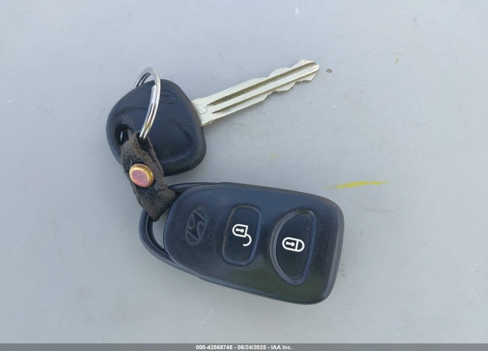 2011 HYUNDAI SANTA FE VIN: 5XYZHDAG0BG029644