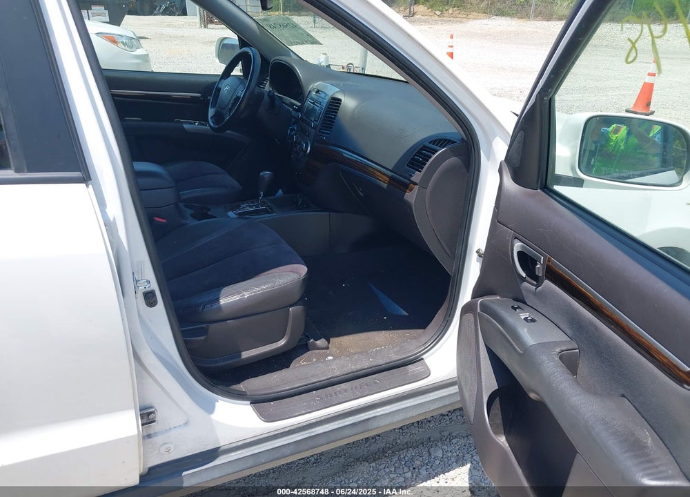 2011 HYUNDAI SANTA FE VIN: 5XYZHDAG0BG029644