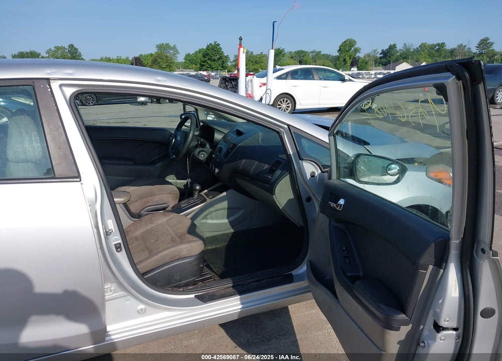 2015 KIA FORTE LX VIN: KNAFX4A67F5348712