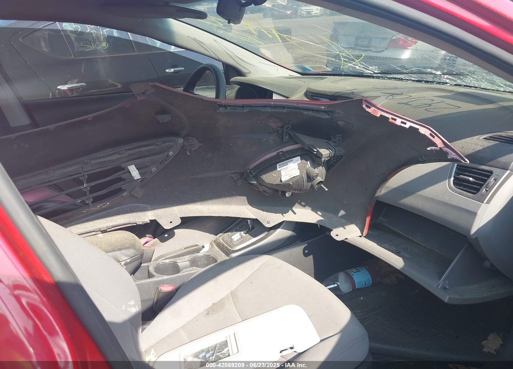 2013 HYUNDAI ELANTRA VIN: KMHDH4AE8DU952055
