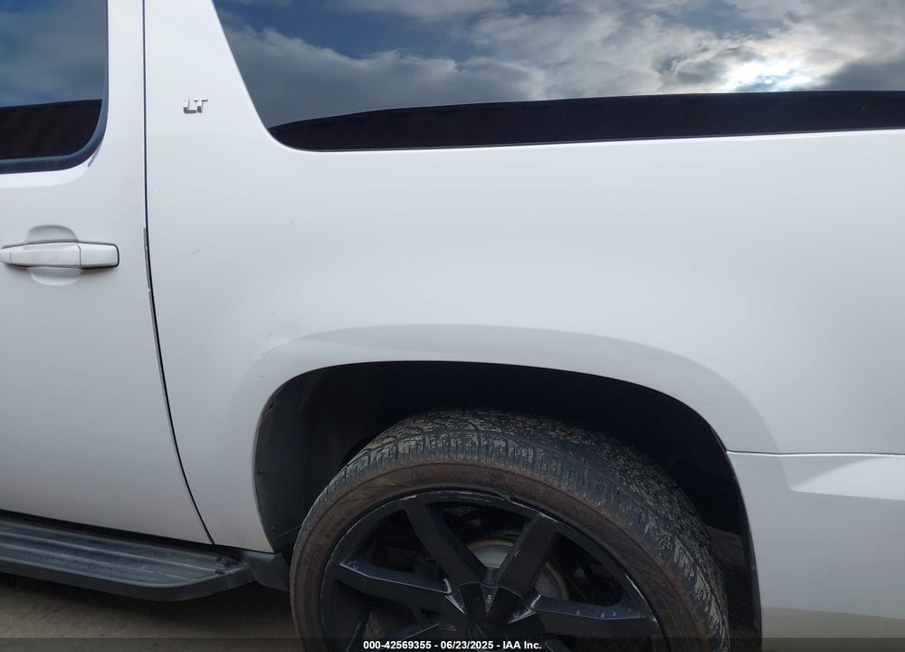 2007 CHEVROLET SUBURBAN 1500 VIN: 1GNFC16J07J232777