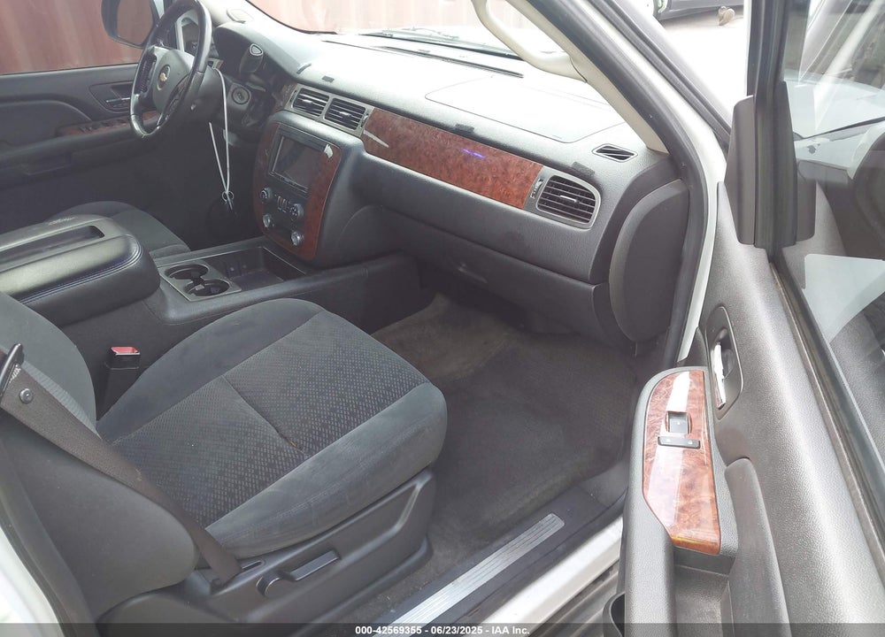 2007 CHEVROLET SUBURBAN 1500 VIN: 1GNFC16J07J232777