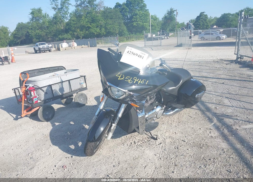 2010 VICTORY MOTORCYCLES CROSS COUNTRY VIN: 5VPDB36D1A3005118