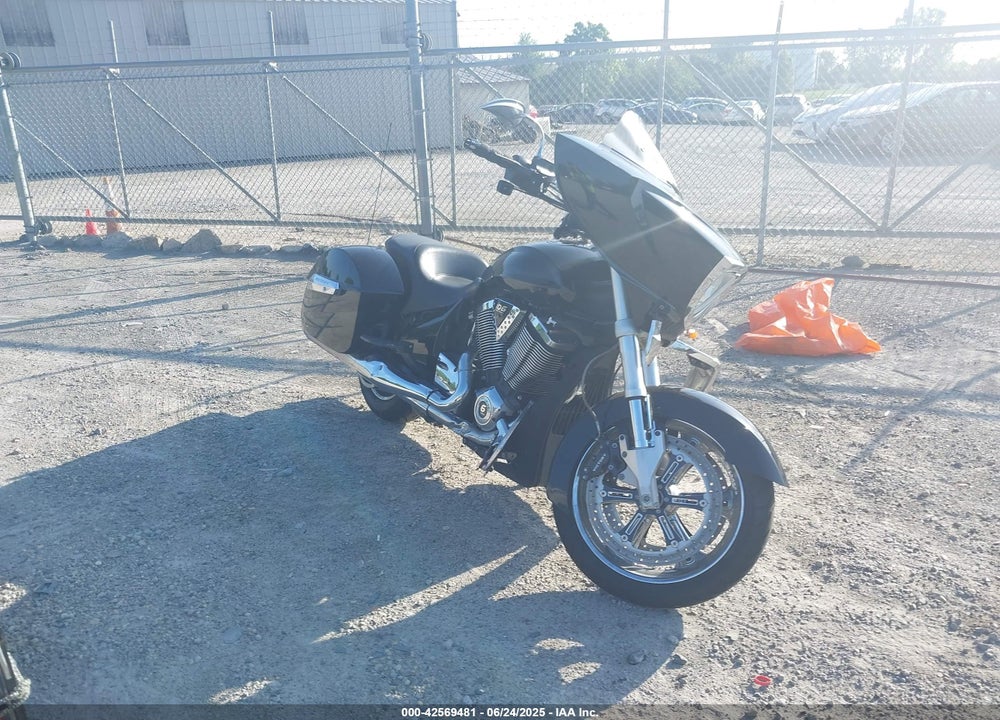 2010 VICTORY MOTORCYCLES CROSS COUNTRY VIN: 5VPDB36D1A3005118