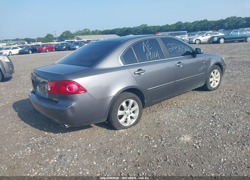 2008 KIA OPTIMA VIN: KNAGE124485171657