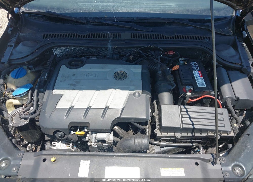 2014 VOLKSWAGEN JETTA VIN: 3VW3L7AJ6EM420044