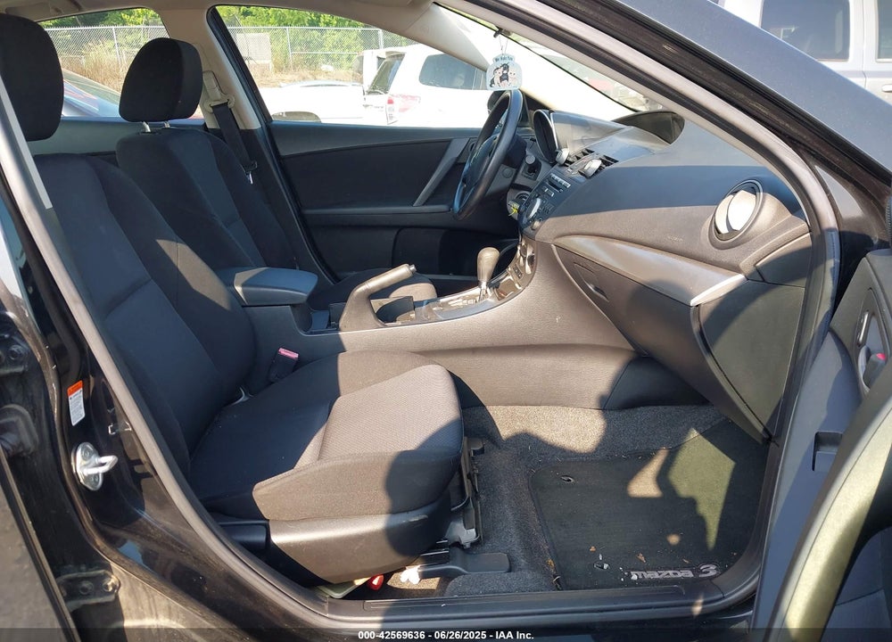 2011 MAZDA 3 VIN: JM1BL1VG5B1450882