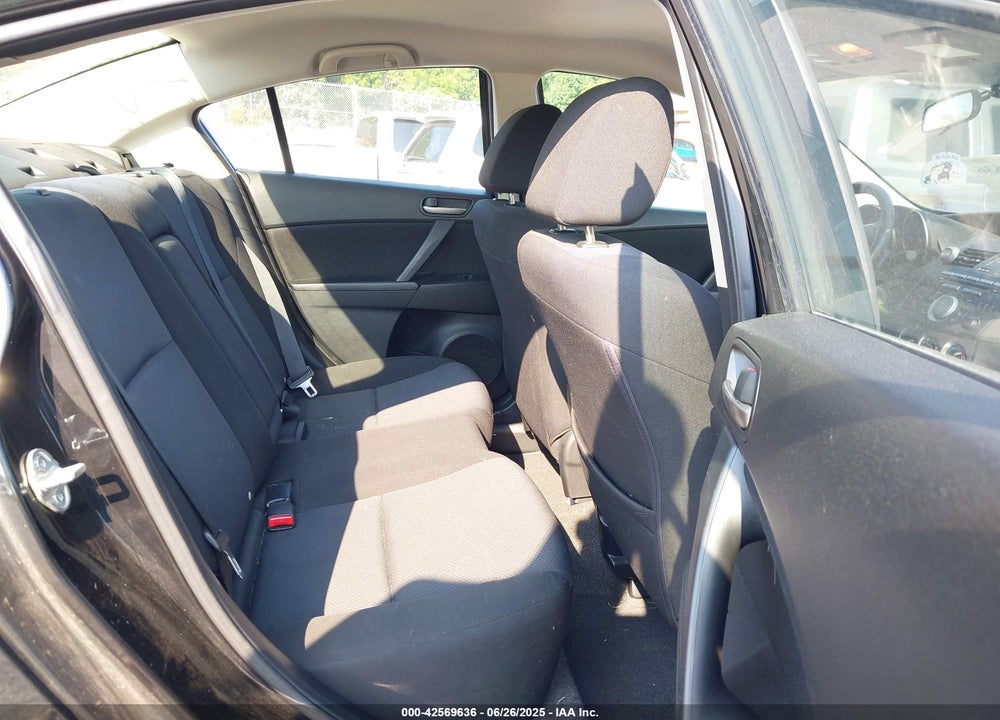 2011 MAZDA 3 VIN: JM1BL1VG5B1450882