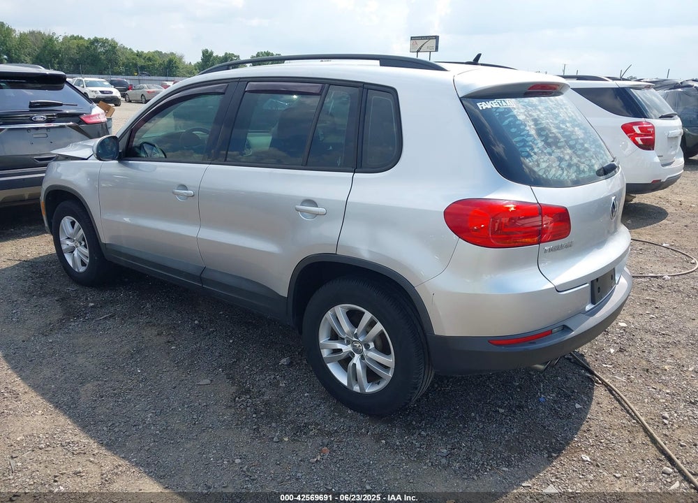 2016 VOLKSWAGEN TIGUAN VIN: WVGAV7AX7GW557260