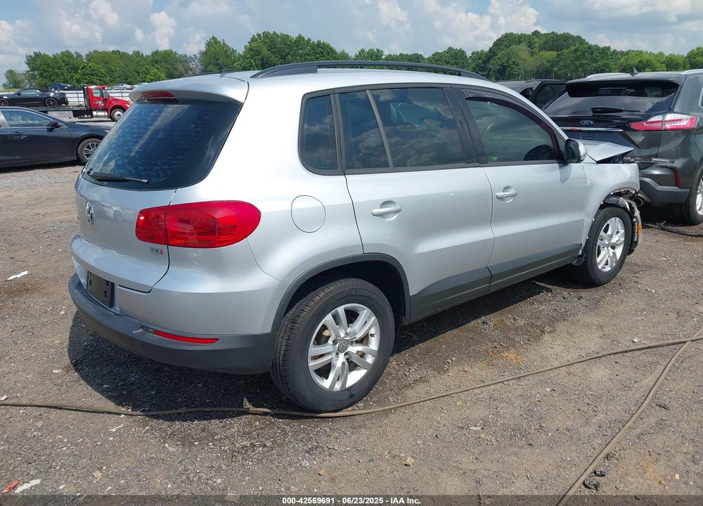 2016 VOLKSWAGEN TIGUAN VIN: WVGAV7AX7GW557260