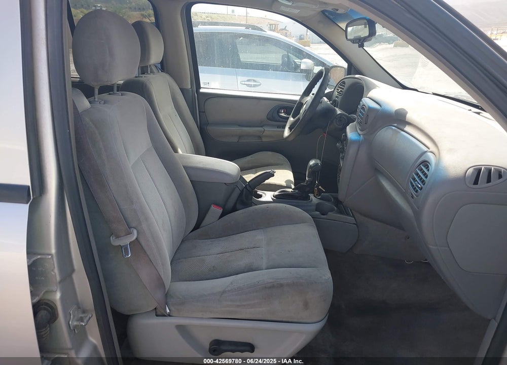 2005 CHEVROLET TRAILBLAZER LT VIN: 1GNDS13S252135322