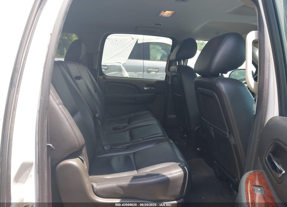2013 CHEVROLET SUBURBAN 1500 VIN: 1GNSKKE75DR216584