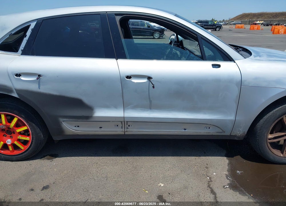 2017 PORSCHE MACAN VIN: WP1AA2A53HLB03820