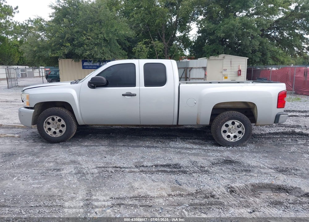 2011 CHEVROLET SILVERADO 1500 VIN: 1GCRKREAXBZ241408