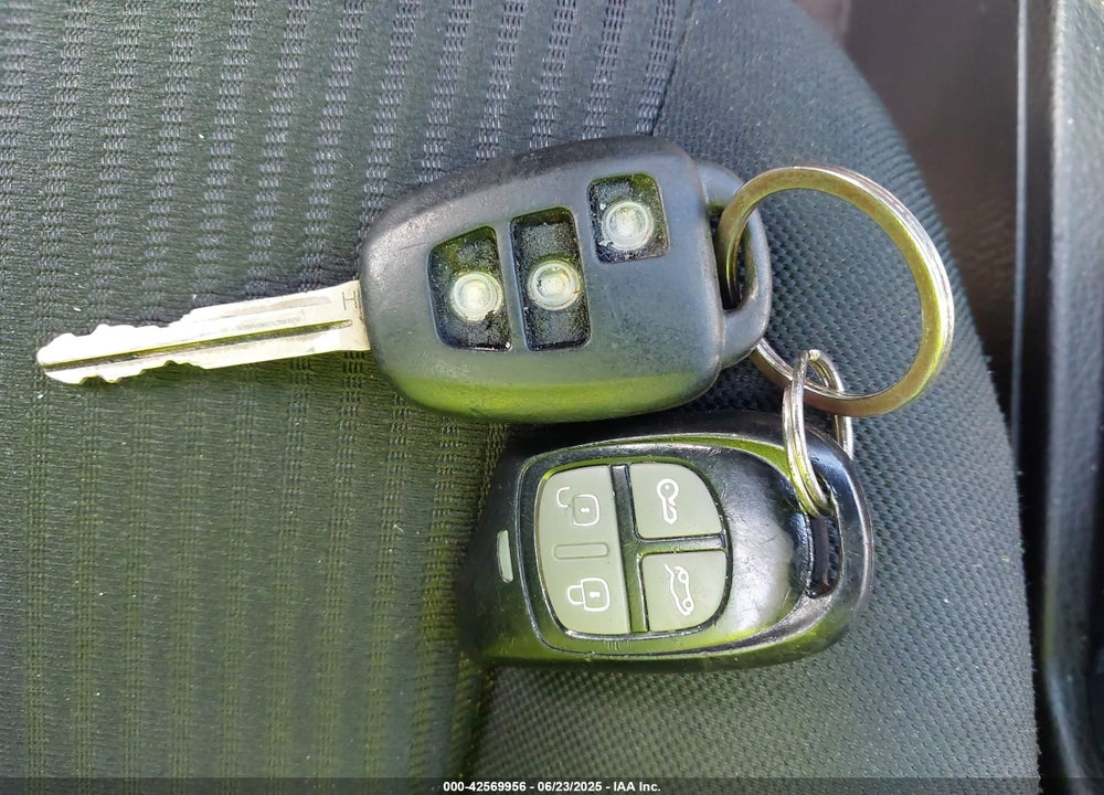 2015 TOYOTA RAV4 VIN: JTMBFREV8FJ046808