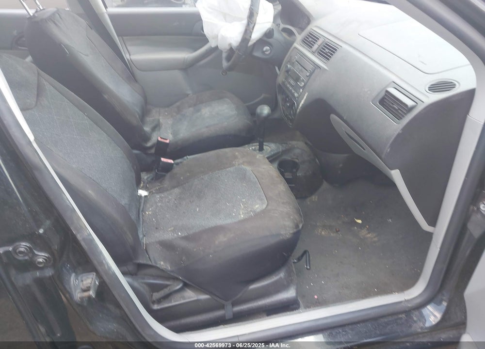 2007 FORD FOCUS VIN: 1FAFP34N97W303613