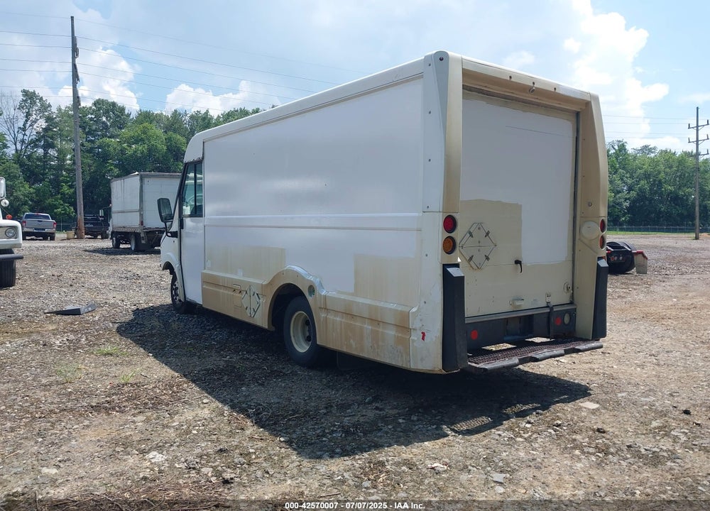 2015 ISUZU COMMERCIAL VAN VIN: JALB4T17XF7W00050