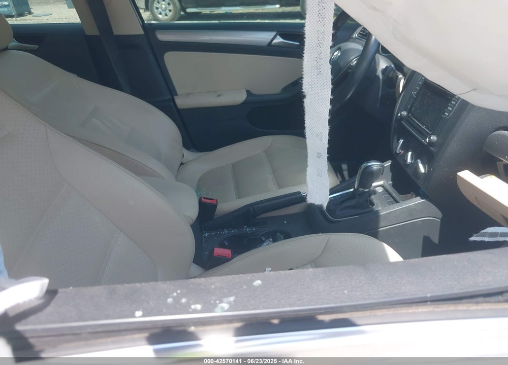 2017 VOLKSWAGEN JETTA 1.4T SE VIN: 3VWDB7AJ0HM395900