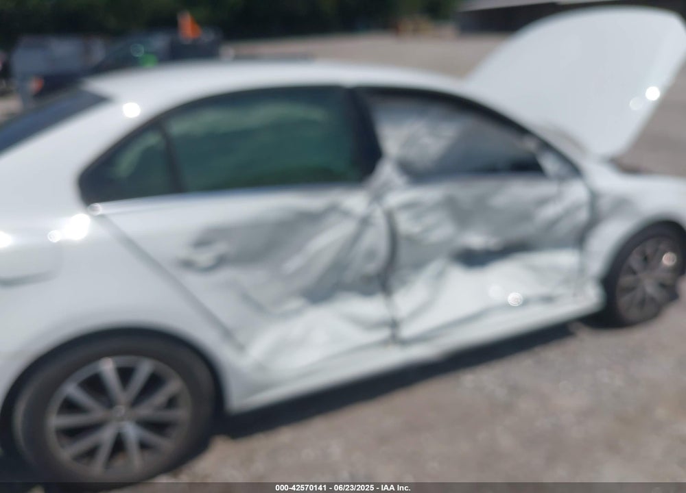 2017 VOLKSWAGEN JETTA 1.4T SE VIN: 3VWDB7AJ0HM395900