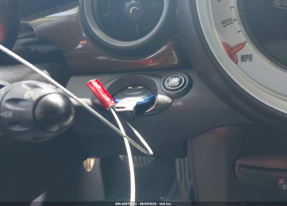 2011 MINI COOPER S VIN: WMWSV3C56BTY13604