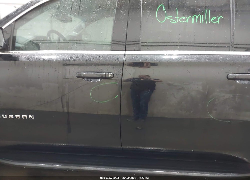 2020 CHEVROLET SUBURBAN 4WD LT VIN: 1GNSKHKC9LR279237