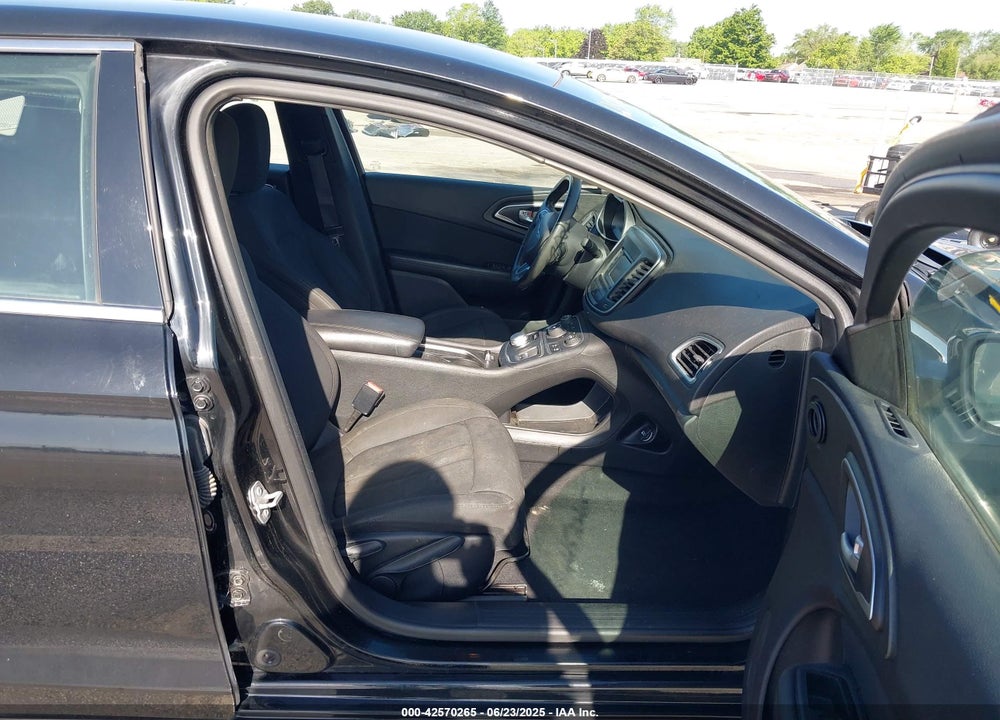 2016 CHRYSLER 200 VIN: 1C3CCCAB8GN155032