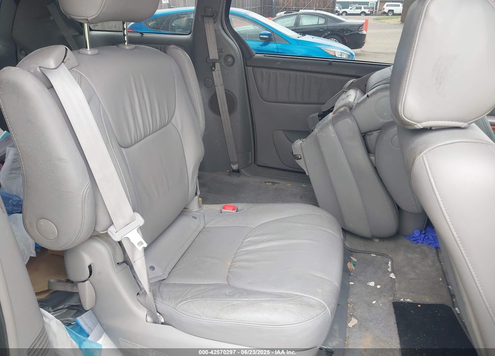 2008 TOYOTA SIENNA XLE VIN: 5TDZK22C28S100727