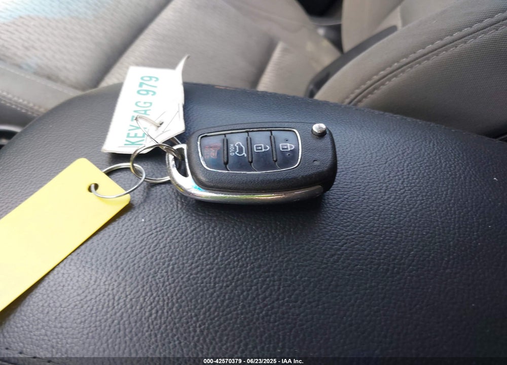 2017 HYUNDAI SANTA FE VIN: KM8SM4HF0HU219036