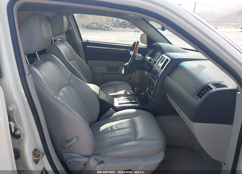 2005 CHRYSLER 300C VIN: 2C3AA63H85H665841