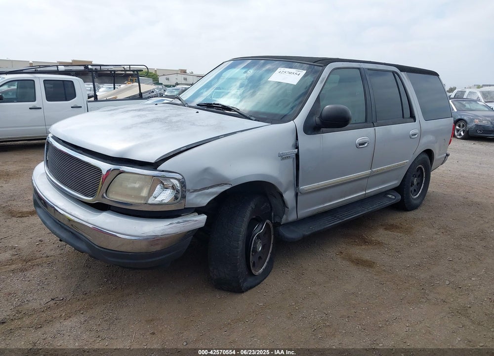 2000 FORD EXPEDITION XLT VIN: 1FMRU15L4YLC36810