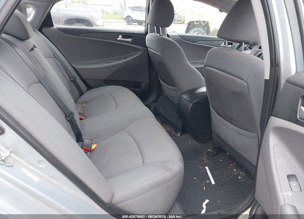2011 HYUNDAI SONATA VIN: 5NPEB4AC1BH077465