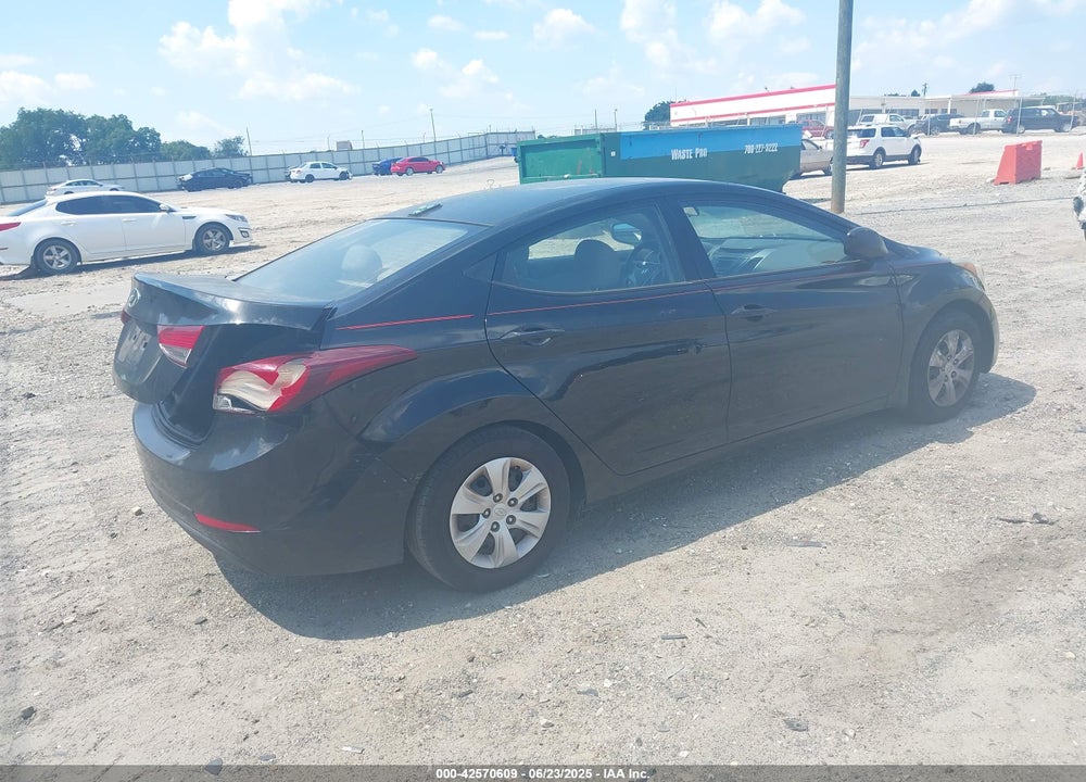 2016 HYUNDAI ELANTRA VIN: 5NPDH4AE8GH774439