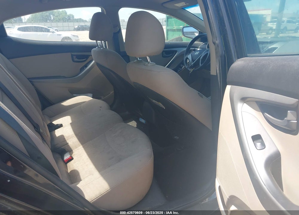 2016 HYUNDAI ELANTRA VIN: 5NPDH4AE8GH774439