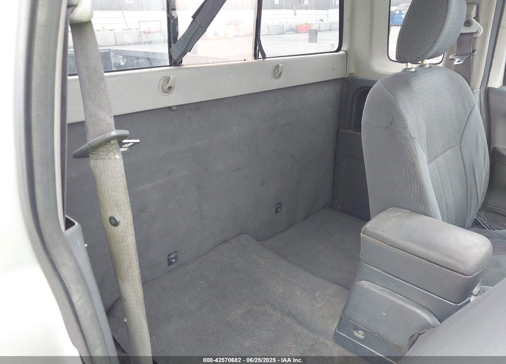 2004 NISSAN FRONTIER XE VIN: 1N6DD26T14C476763
