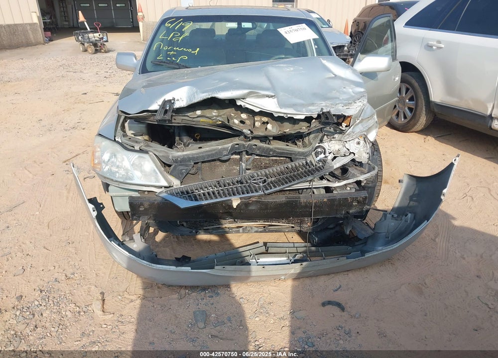 2000 TOYOTA AVALON XLS VIN: 4T1BF28B5YU105089