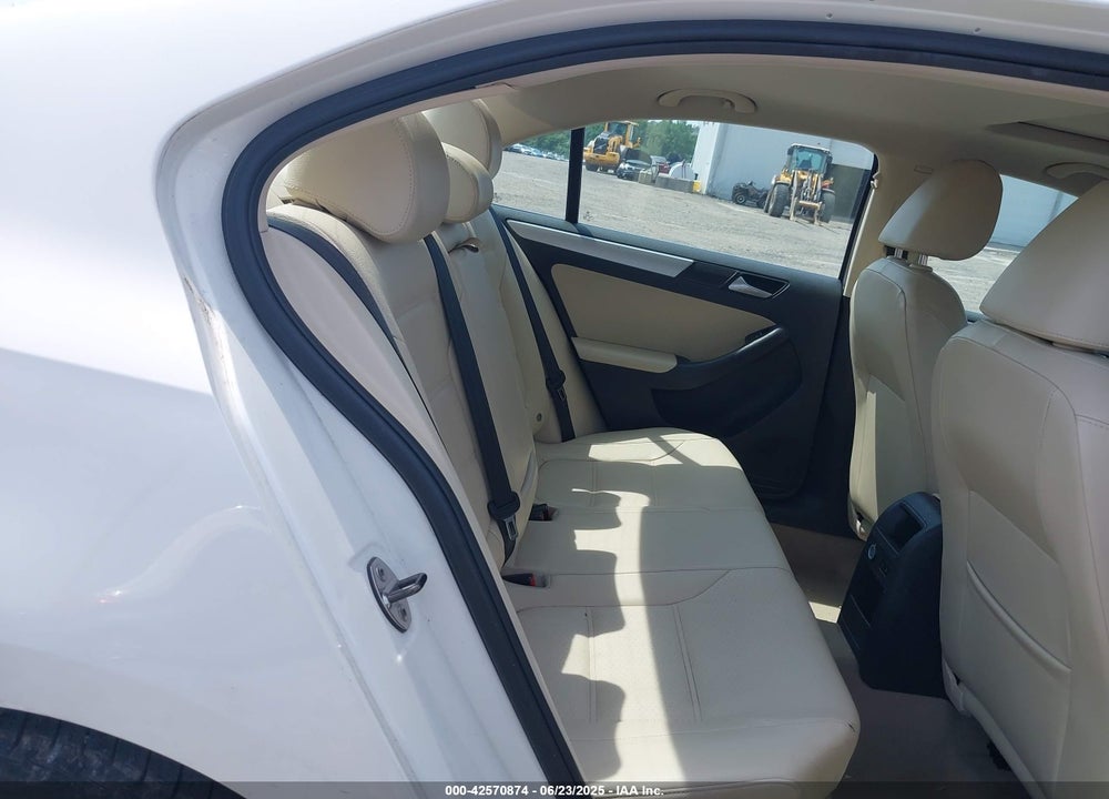 2013 VOLKSWAGEN JETTA SE VIN: 3VWDX7AJ0DM388893
