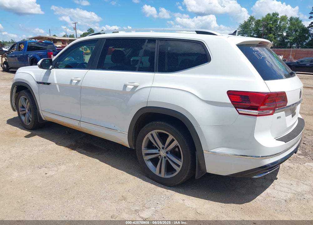 2018 VOLKSWAGEN ATLAS VIN: 1V2SR2CAXJC548598