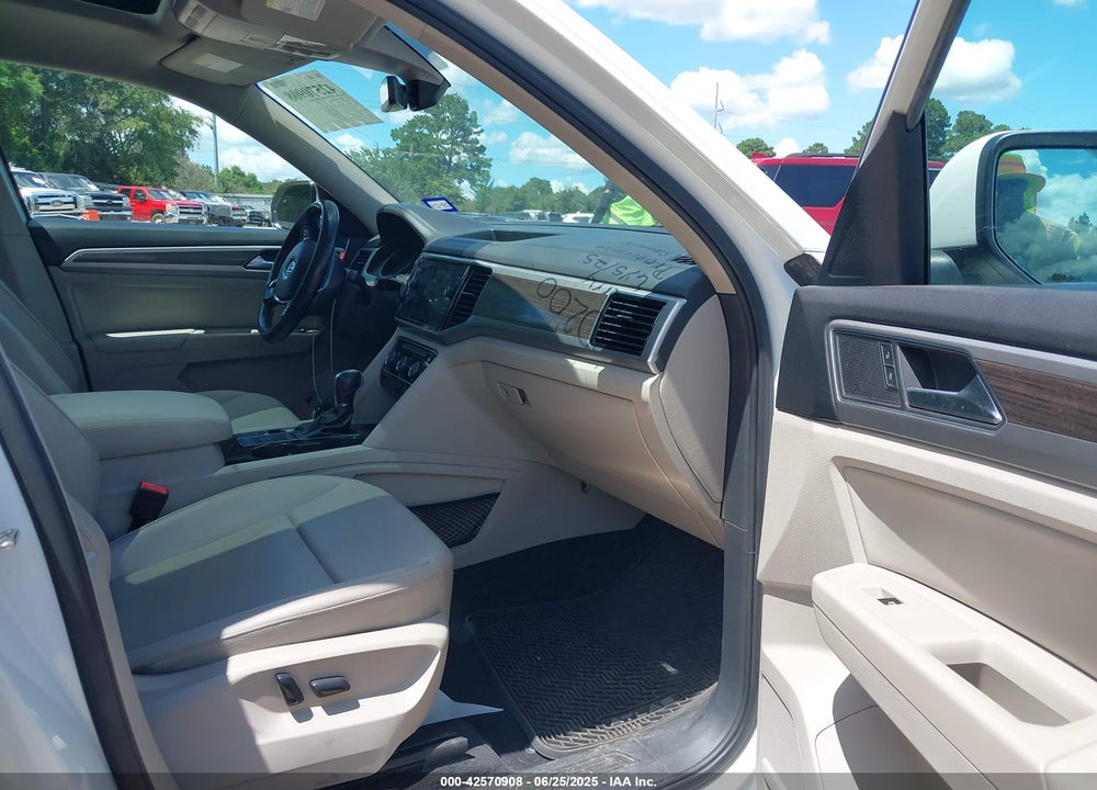 2018 VOLKSWAGEN ATLAS VIN: 1V2SR2CAXJC548598