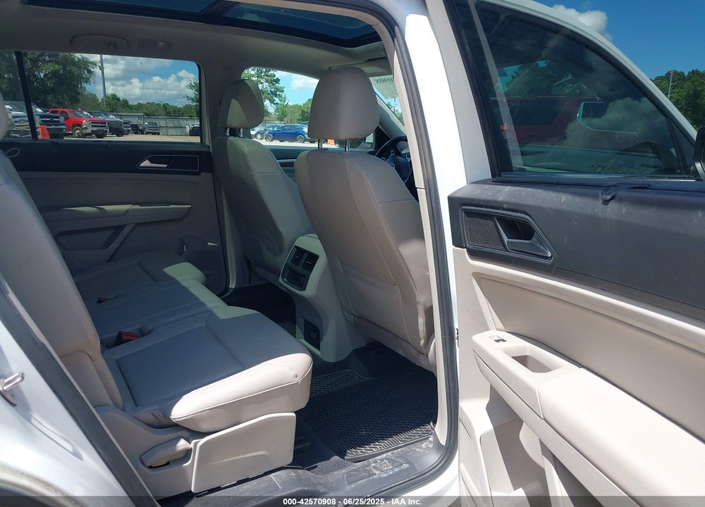 2018 VOLKSWAGEN ATLAS VIN: 1V2SR2CAXJC548598