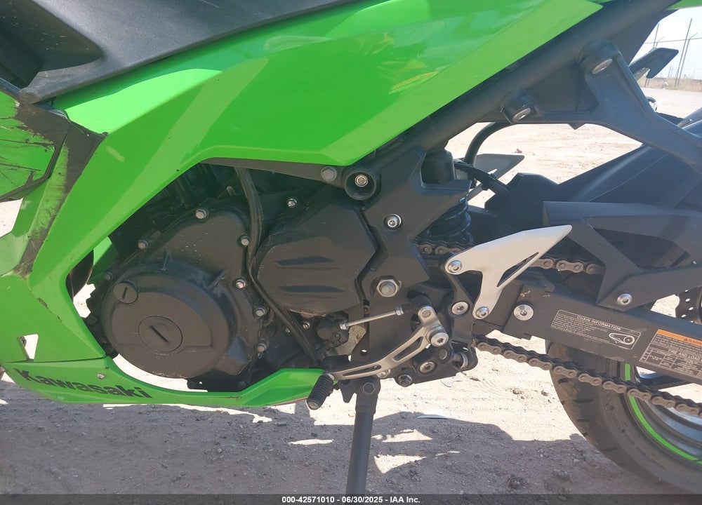 2023 KAWASAKI EX400 VIN: JKAEXKH11PDAN6586