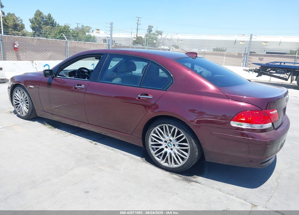 2007 BMW 750 VIN: WBAHN83527DT77312