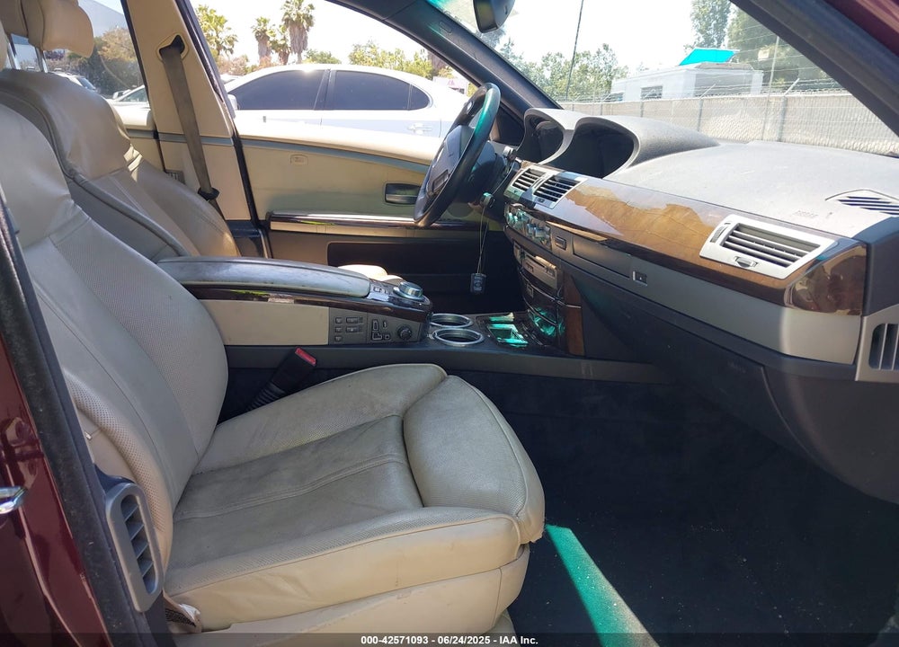 2007 BMW 750 VIN: WBAHN83527DT77312