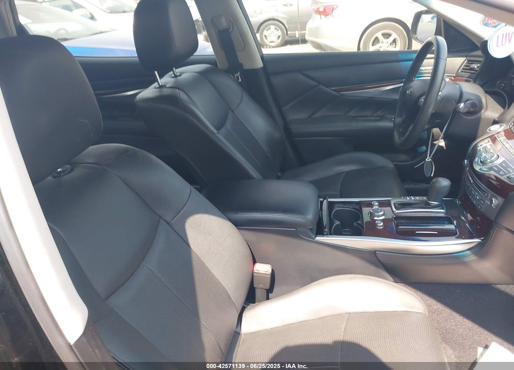 2016 INFINITI Q70 VIN: JN1BY1PP8GM630462