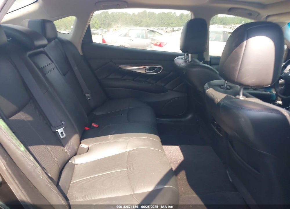 2016 INFINITI Q70 VIN: JN1BY1PP8GM630462