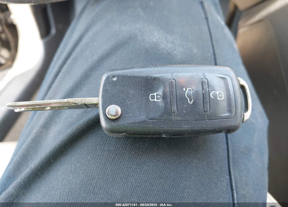 2012 VOLKSWAGEN JETTA VIN: 3VWDP7AJ1CM349485