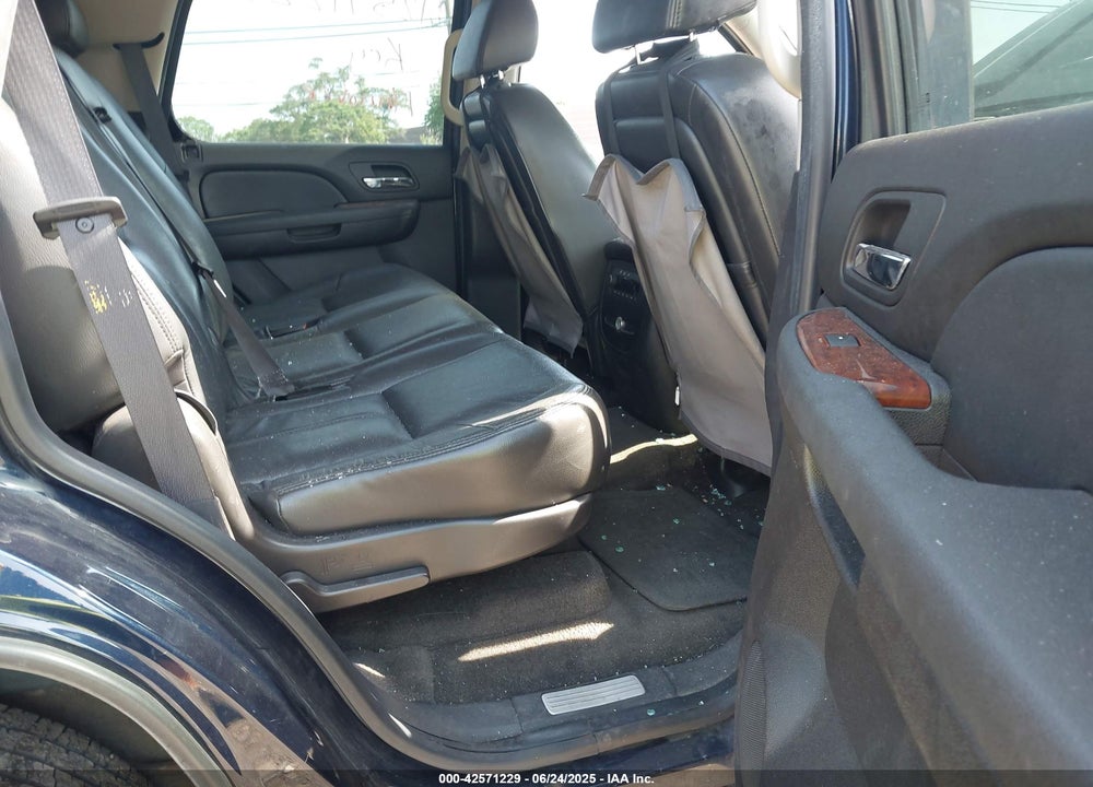 2007 CHEVROLET TAHOE VIN: 1GNFK13027R261438