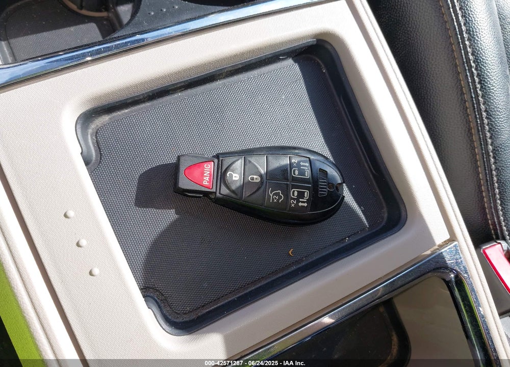 2014 CHRYSLER TOWN & COUNTRY VIN: 2C4RC1BG4ER126471