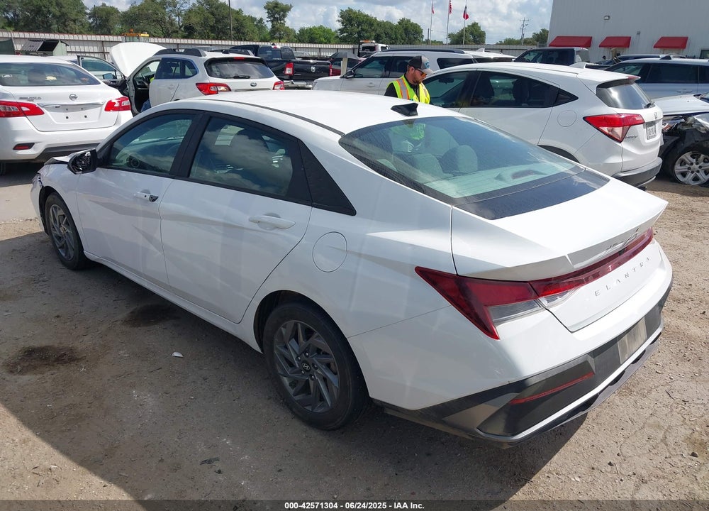 2023 HYUNDAI ELANTRA VIN: KMHLM4DG2RU647369