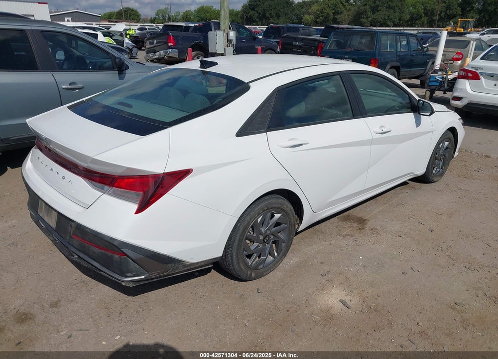 2023 HYUNDAI ELANTRA VIN: KMHLM4DG2RU647369