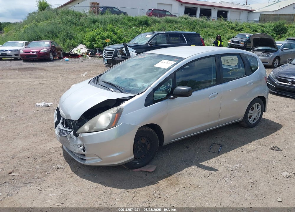 2011 HONDA FIT VIN: JHMGE8H37BC015088